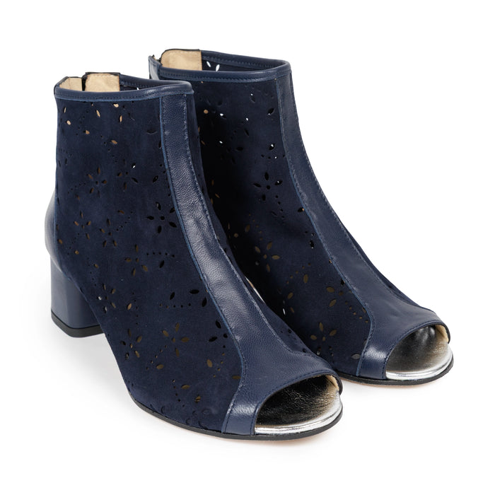 Women Open Toe Ankle Booties in Lasered Suede Carta da Zucchero