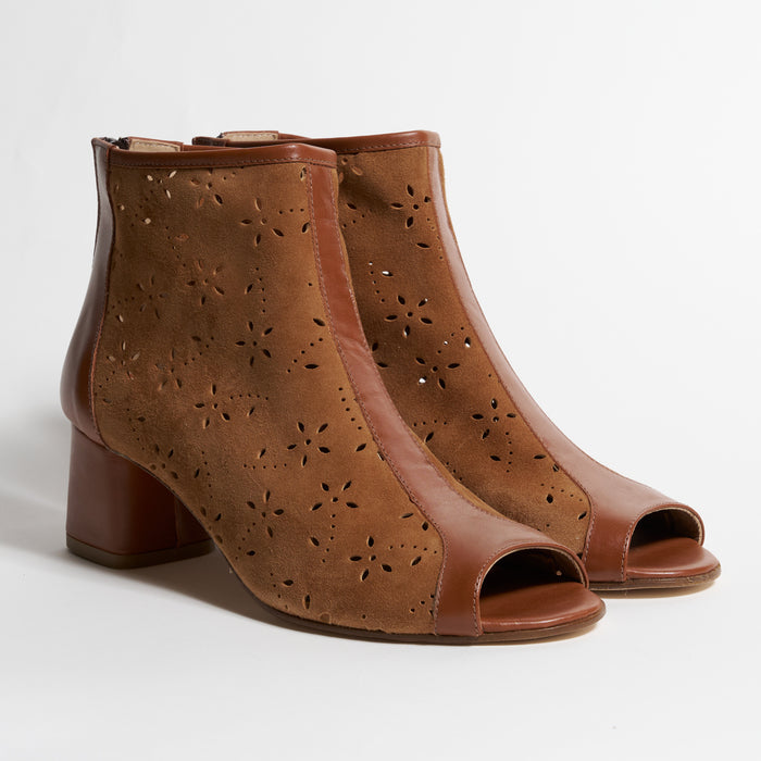 Women Open Toe Ankle Booties in Cuoio